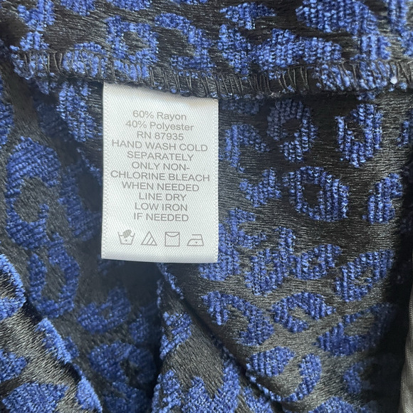 Susan Graver Vest Women 18W Blue Animal Print Sleeveless Full Zip Collared Top - Picture 10 of 10